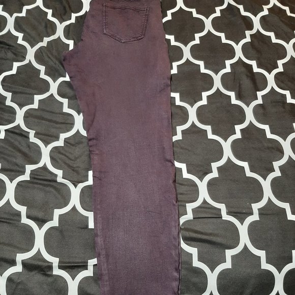 💜3/$15💜 Purple maternity jeans - Picture 2 of 3